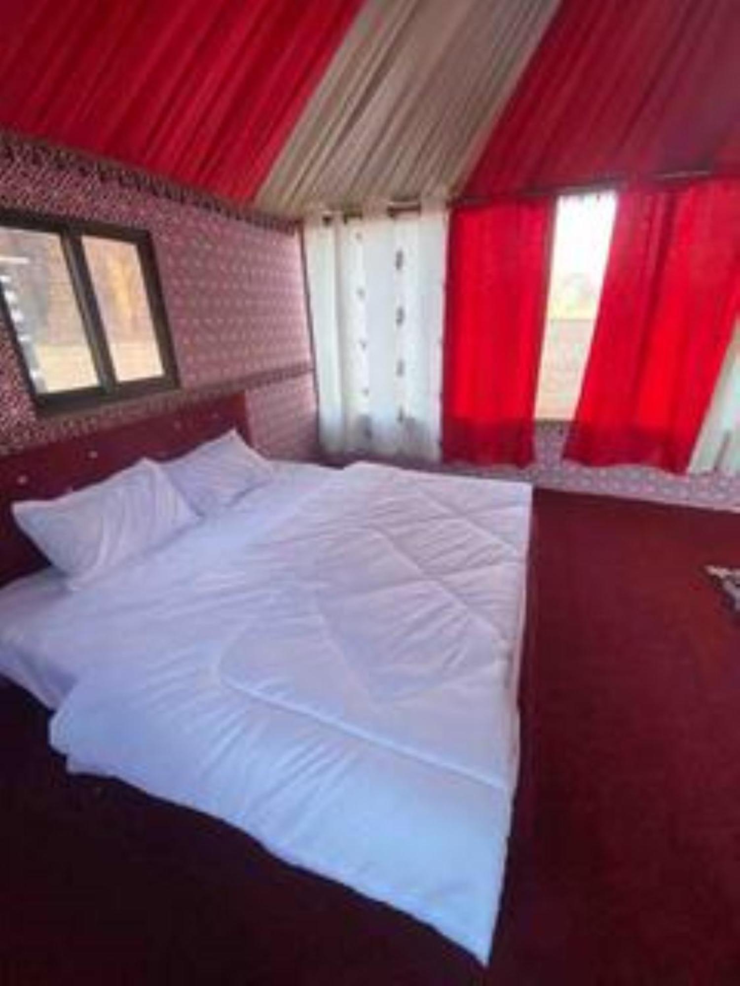 Calm Camp Bed and Breakfast Wadi Rum Exteriör bild