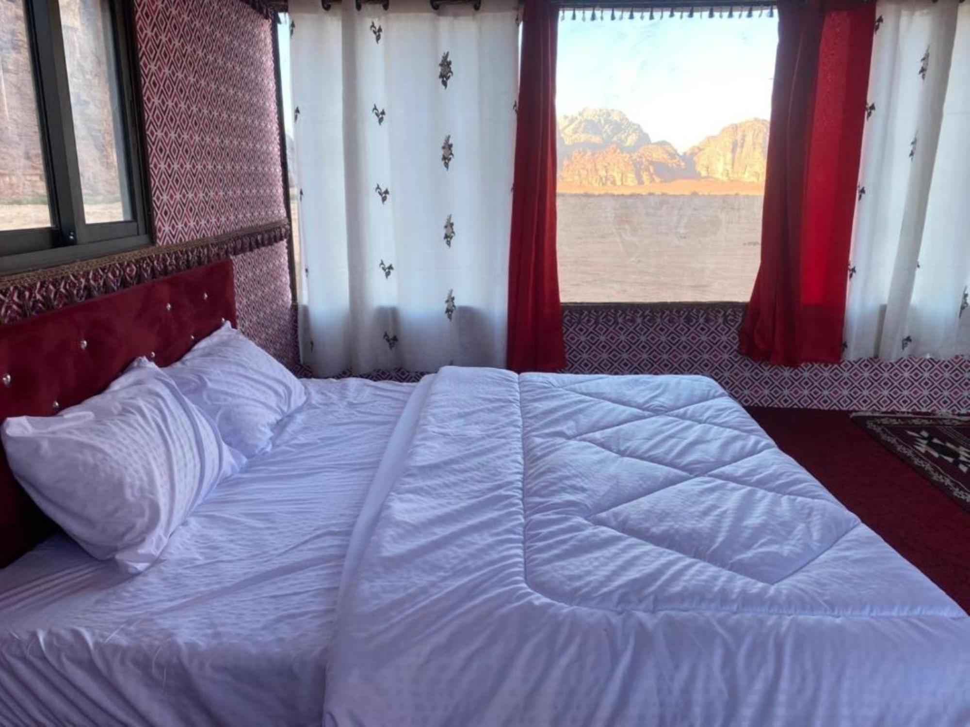Calm Camp Bed and Breakfast Wadi Rum Exteriör bild
